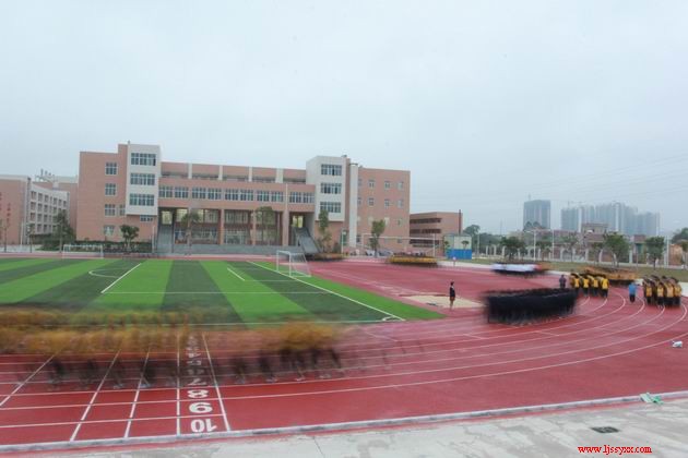 实验学校:开学新气象 跑操展英姿 - 廉江市实验学校