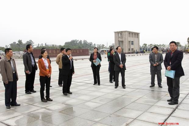 市人大教育考察组到我校参观考察 - 廉江市实验学校